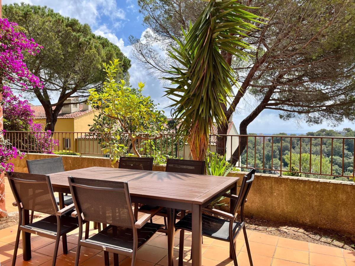 Village Typique - Piscine - Grande Terrasse Ombragee - Logement Climatise Мужен Экстерьер фото
